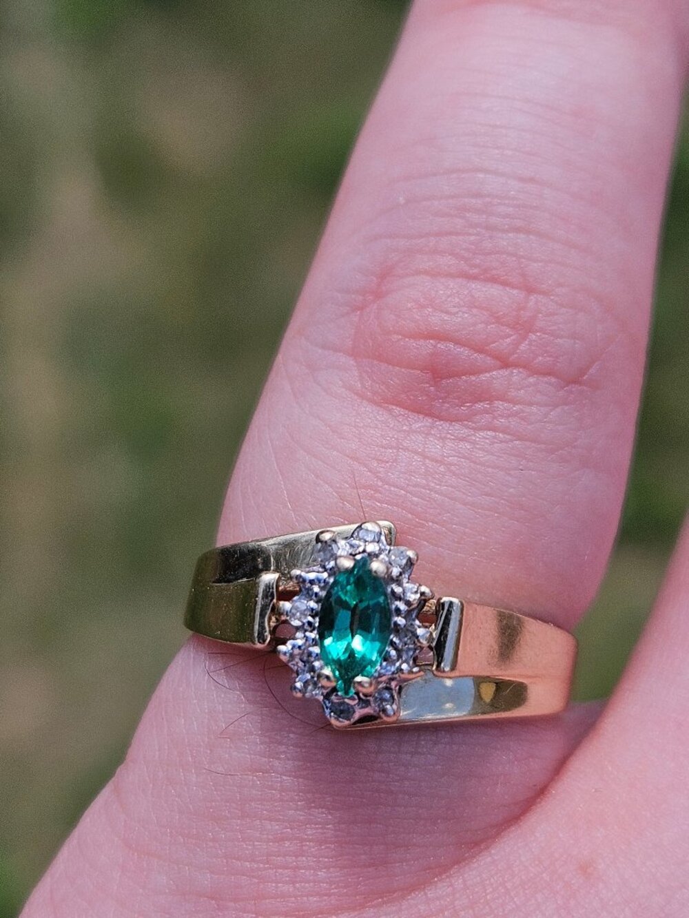 10K Yellow Gold Lab Created Emerald Diamond Cluster Cocktail Ring Size 6.5
